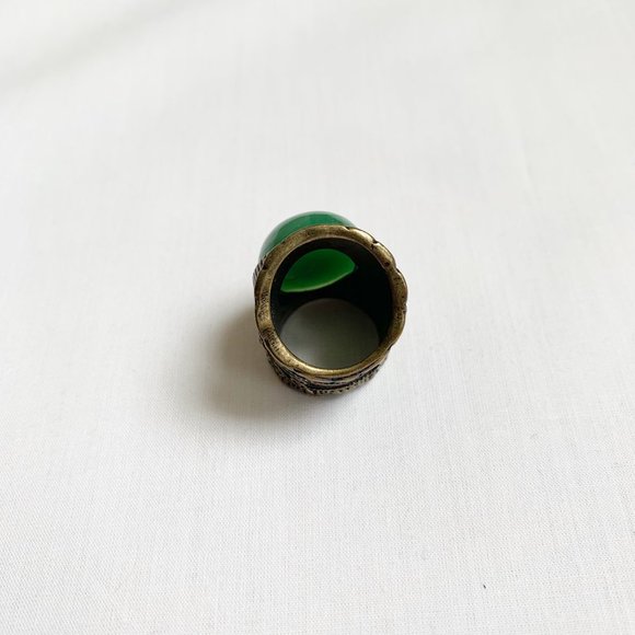 VINTAGE | GOLD JADE STATEMENT RING - Picture 4 of 4